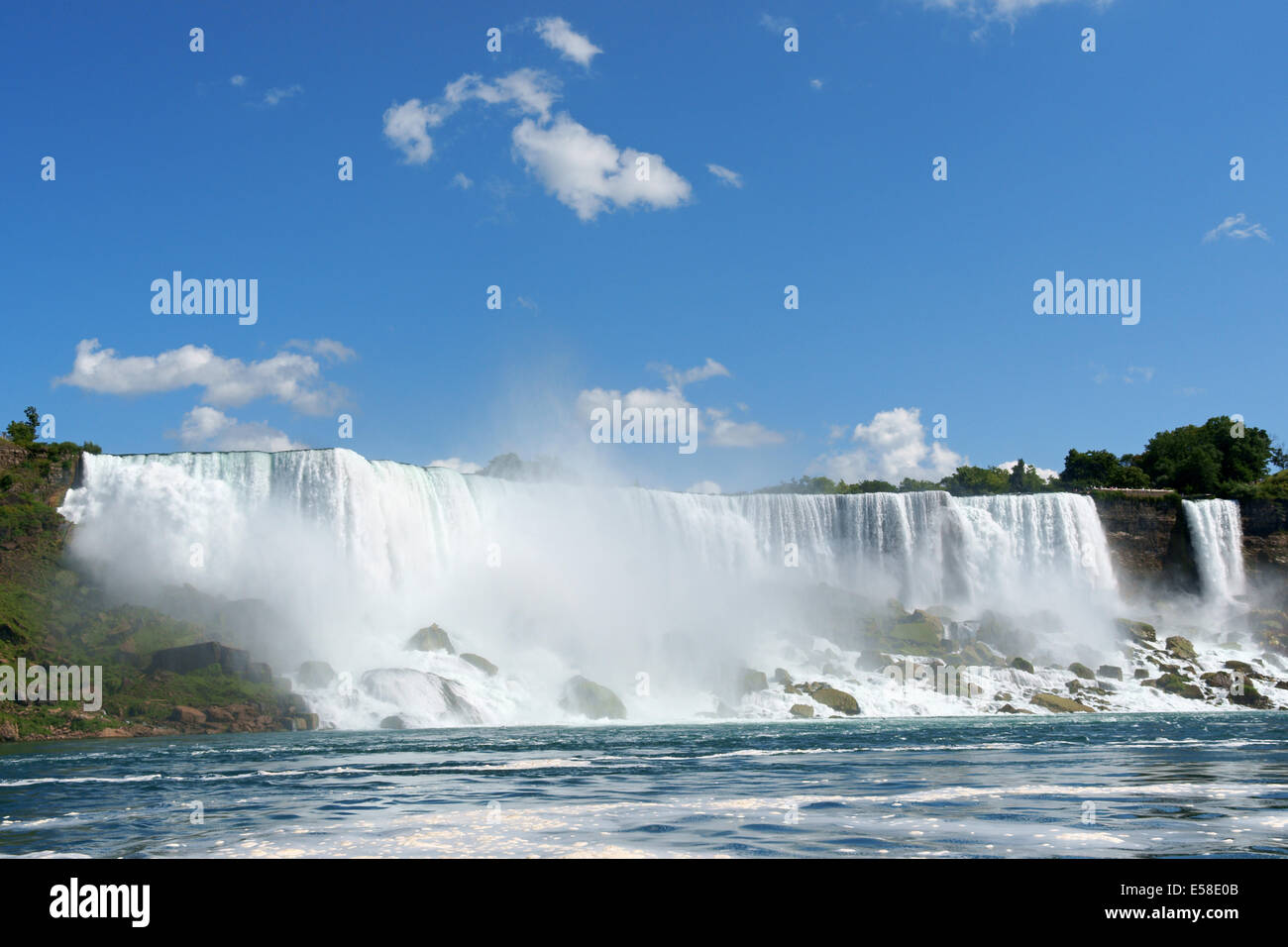 American Falls at Niagara on the US Canadian border Stock Photo Alamy