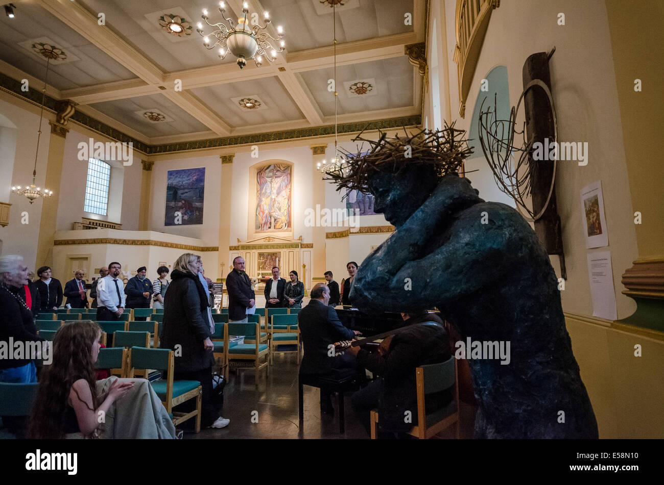 Gypsy community marching in london hi-res stock photography and images ...