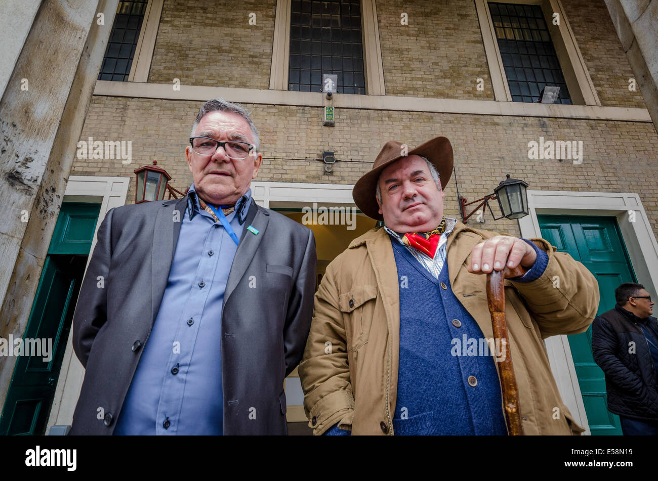 Gypsy community marching in london hi-res stock photography and images ...