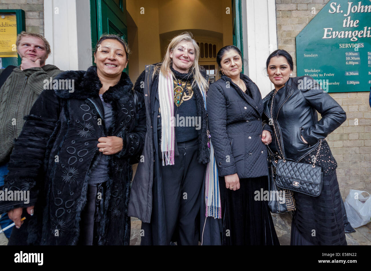 Gypsy community marching in london hi-res stock photography and images ...