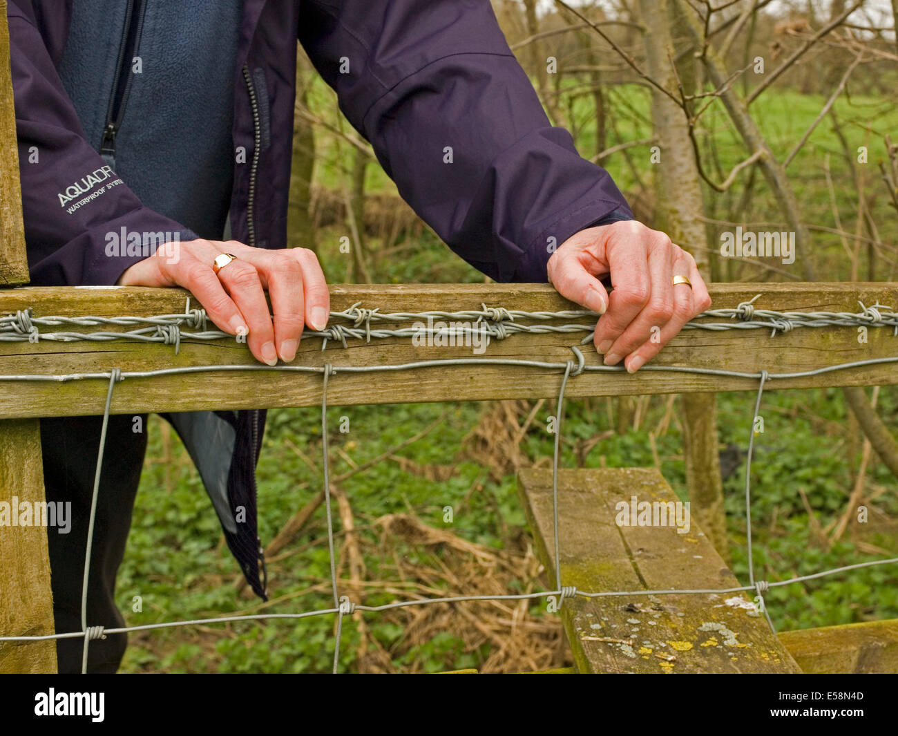 how to cut barbed wire