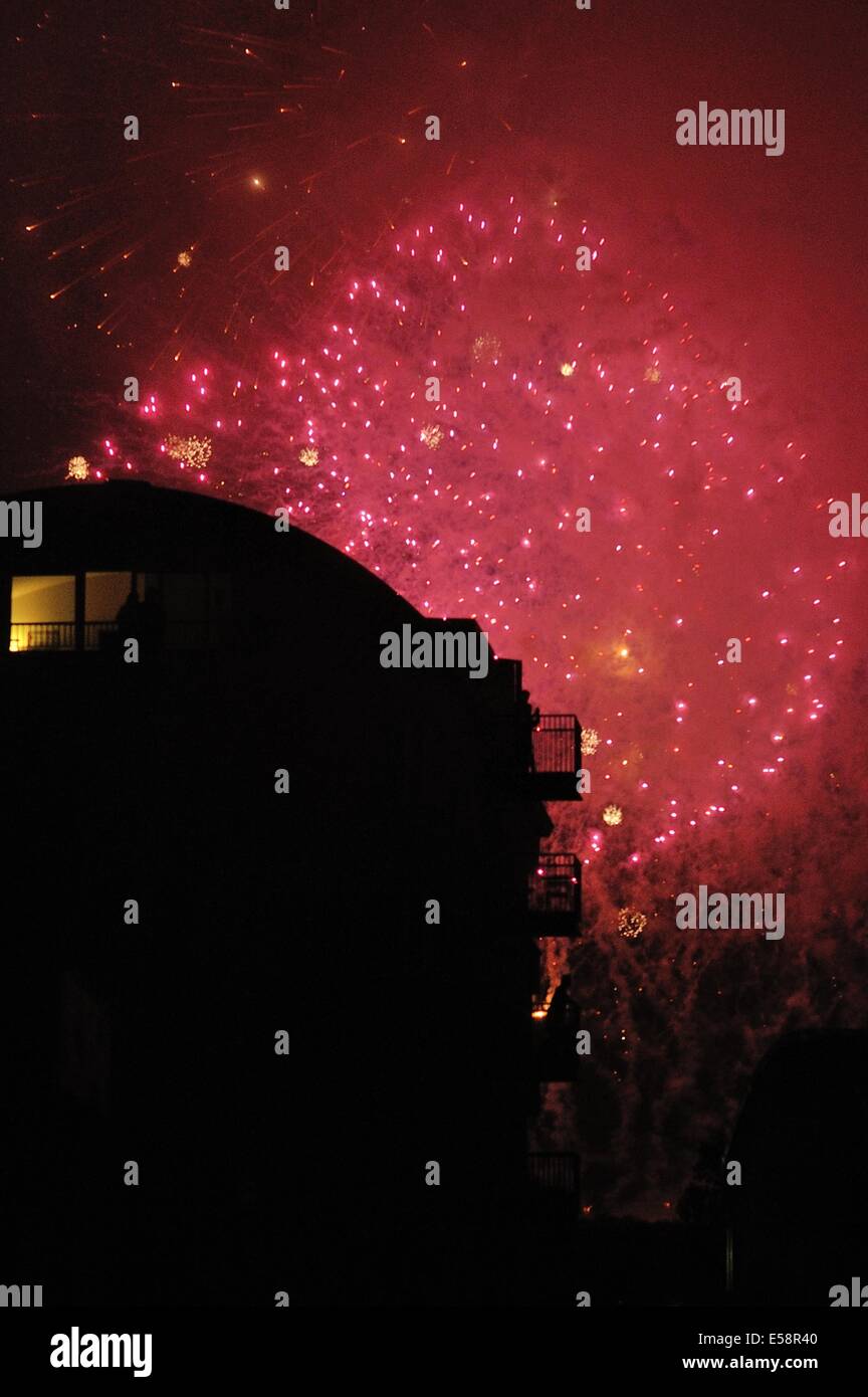 Glasgow, UK. 23rd July, 2014. Fireworks from the opening ceremony of the Commonwealth Games explode in the sky as Gorbals residents watch from their balconies. Credit:  Tony Clerkson/Alamy Live News Stock Photo