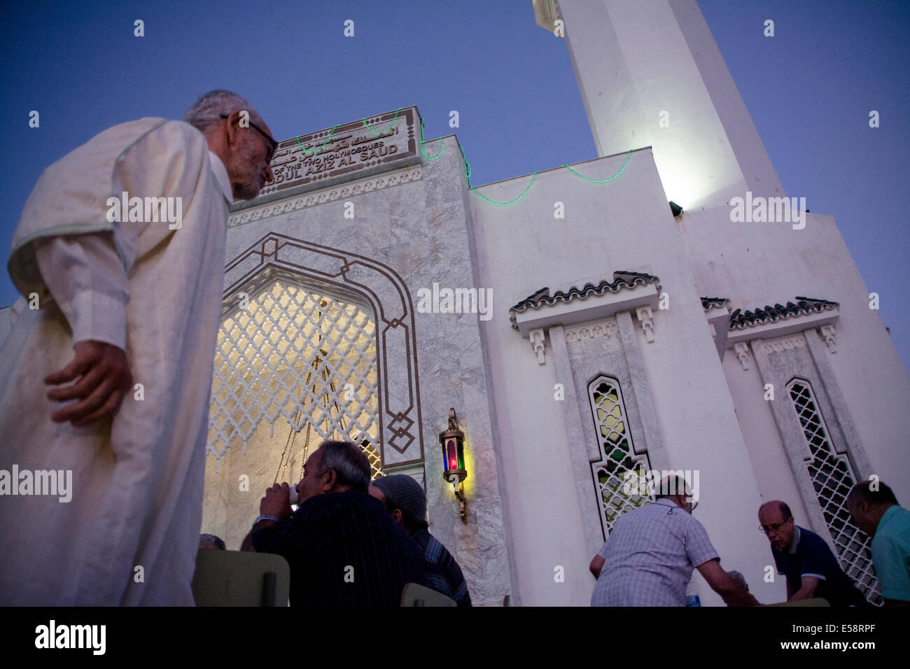 Iftar Time Hi Res Stock Photography And Images Page 9 Alamy