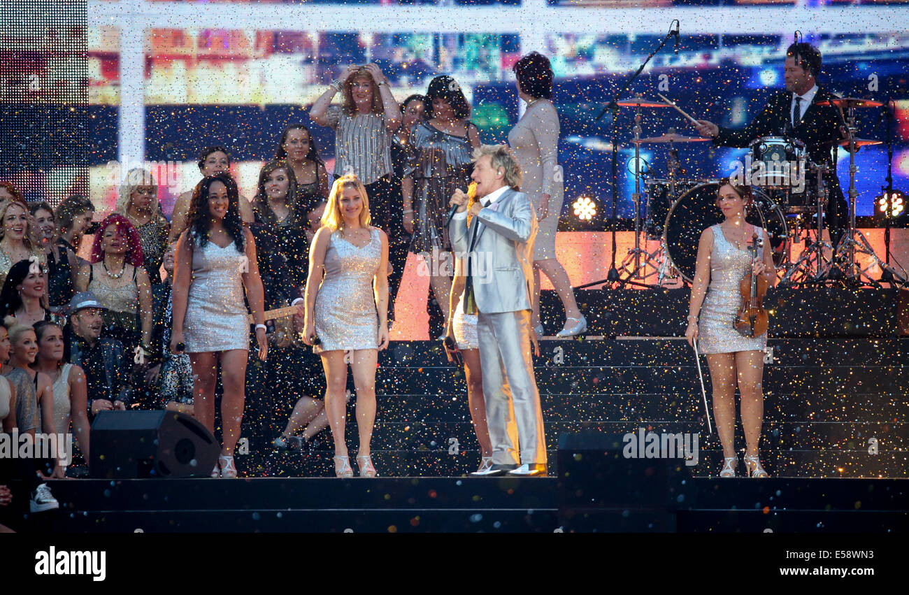 Glasgow, Scotland, UK. 23rd July, 2014. Opening ceremony of the 20th Commonwealth Games in Glasgow at Celtic Park. Rod Stewart performs Credit:  ALAN OLIVER/Alamy Live News Stock Photo