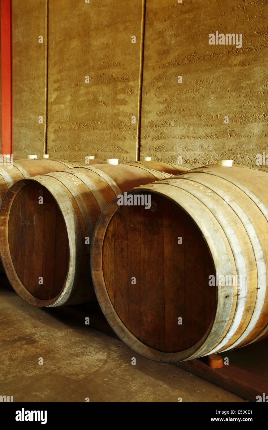 Oak barrel wine hires stock photography and images Alamy