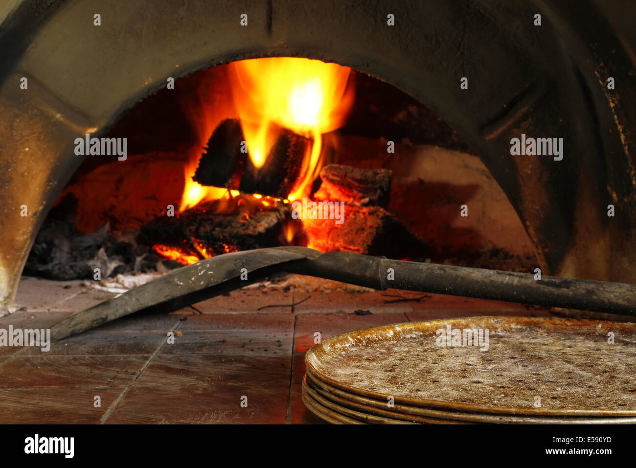 Wood fired oven hires stock photography and images Alamy