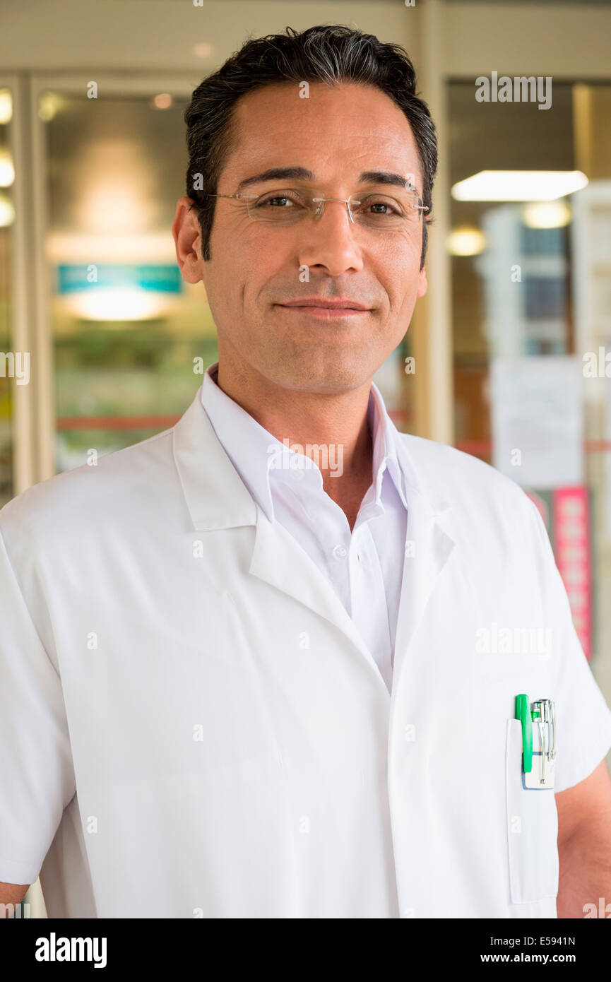 Portrait of a male doctor smiling in hospital Stock Photo - Alamy