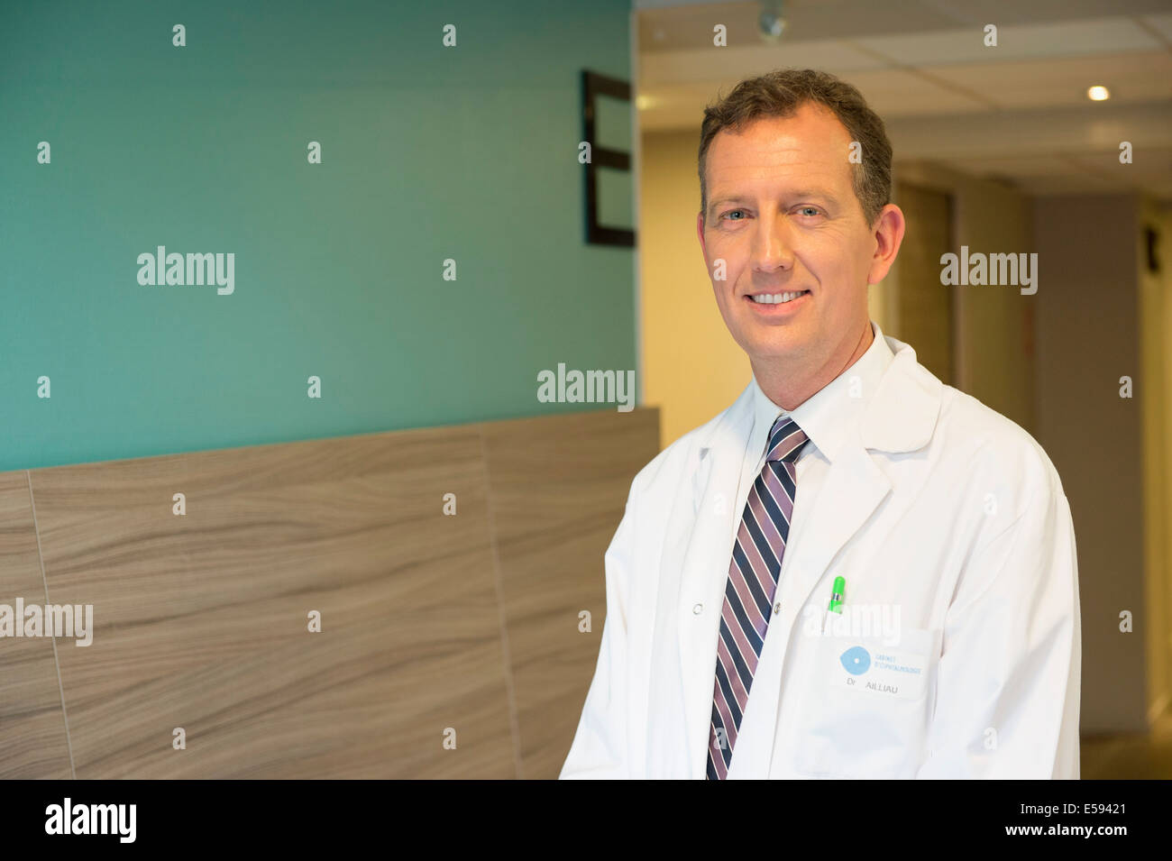 Portrait of male doctor smiling Stock Photo - Alamy