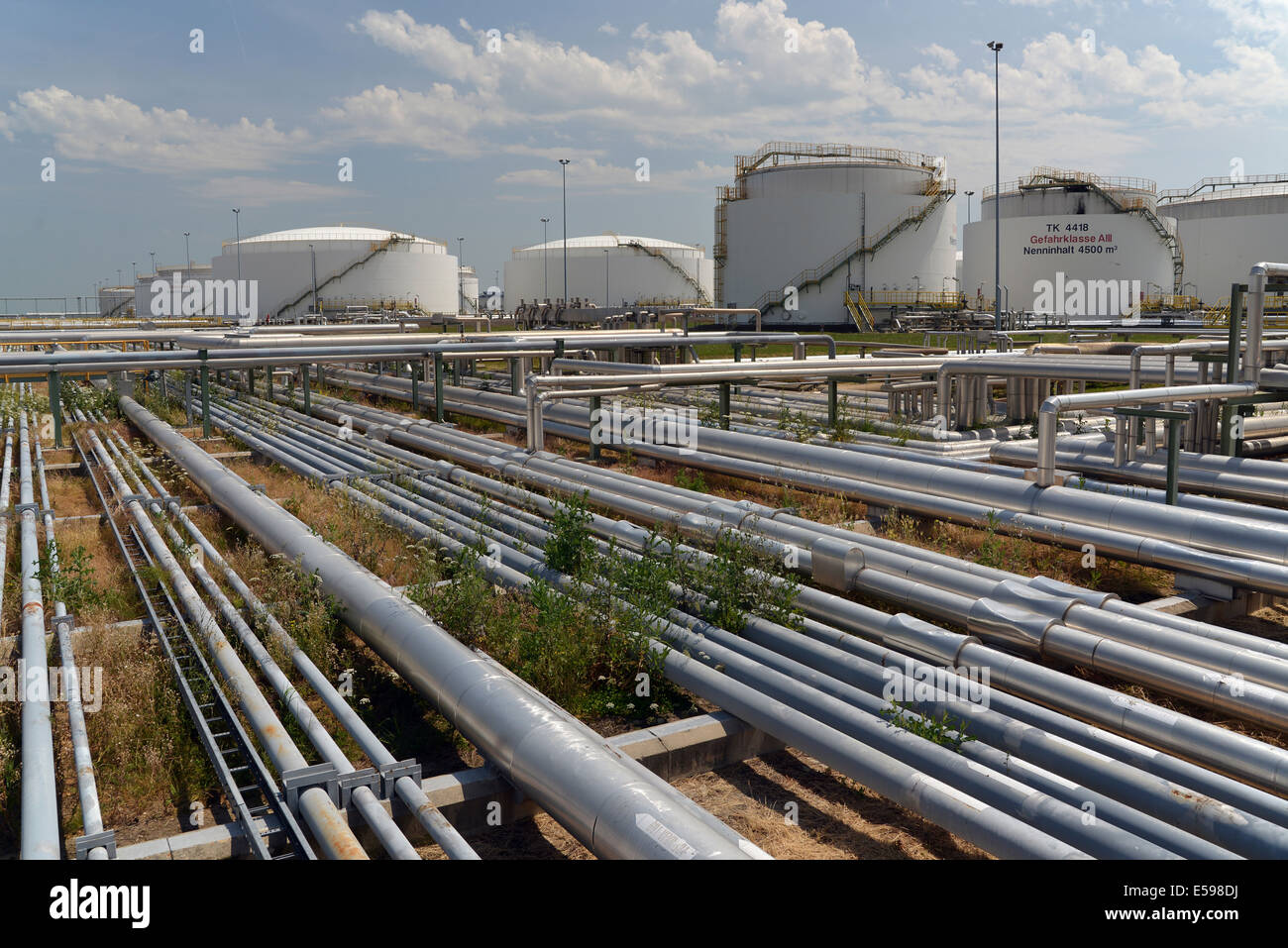 Germany, Saxony-Anhalt, pipes in the tank farm at a refinery Stock Photo