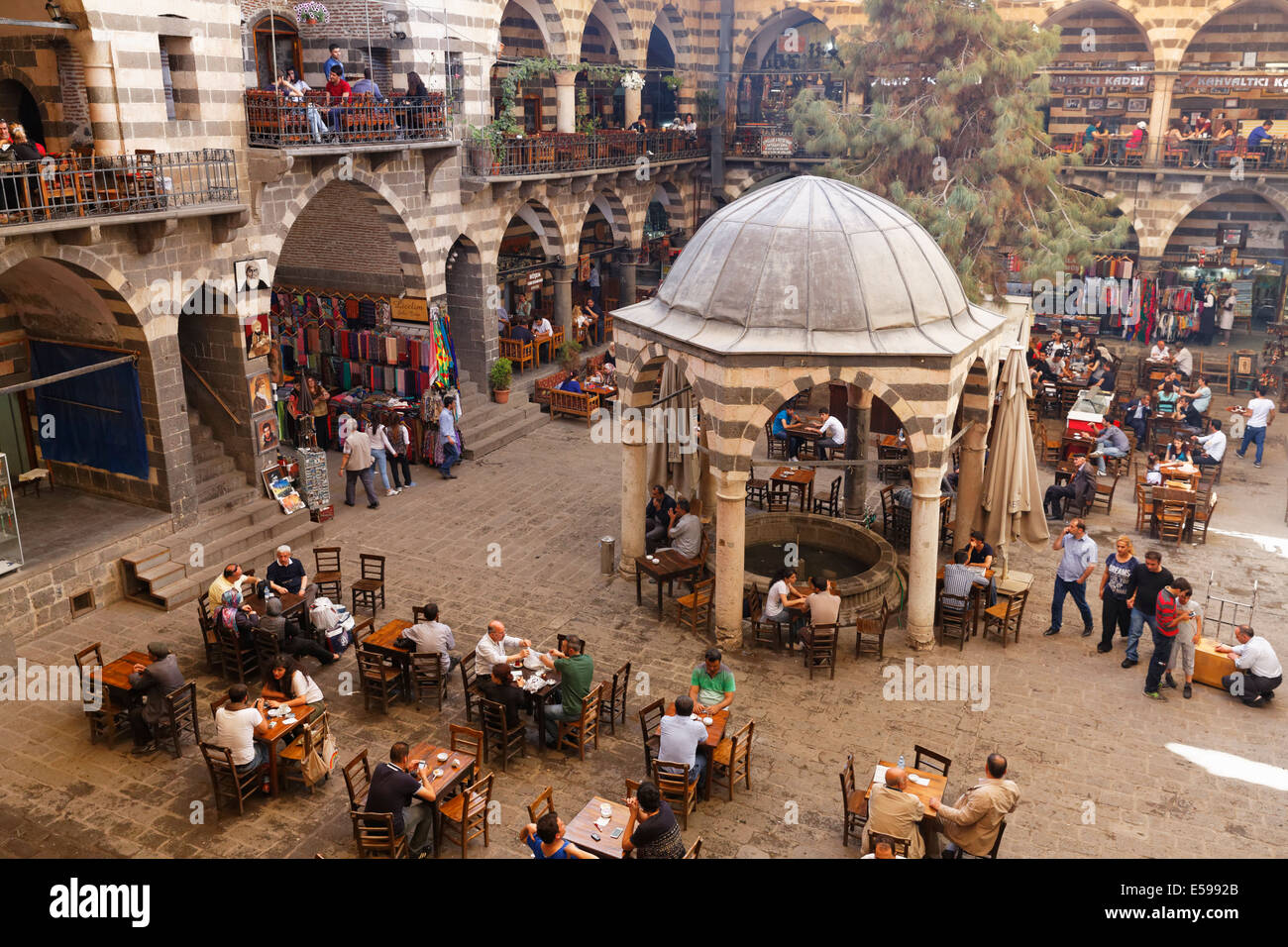 Turkey, Diyarbakir, courtyard of Hasan Pasa Hani, formerly Stock Photo