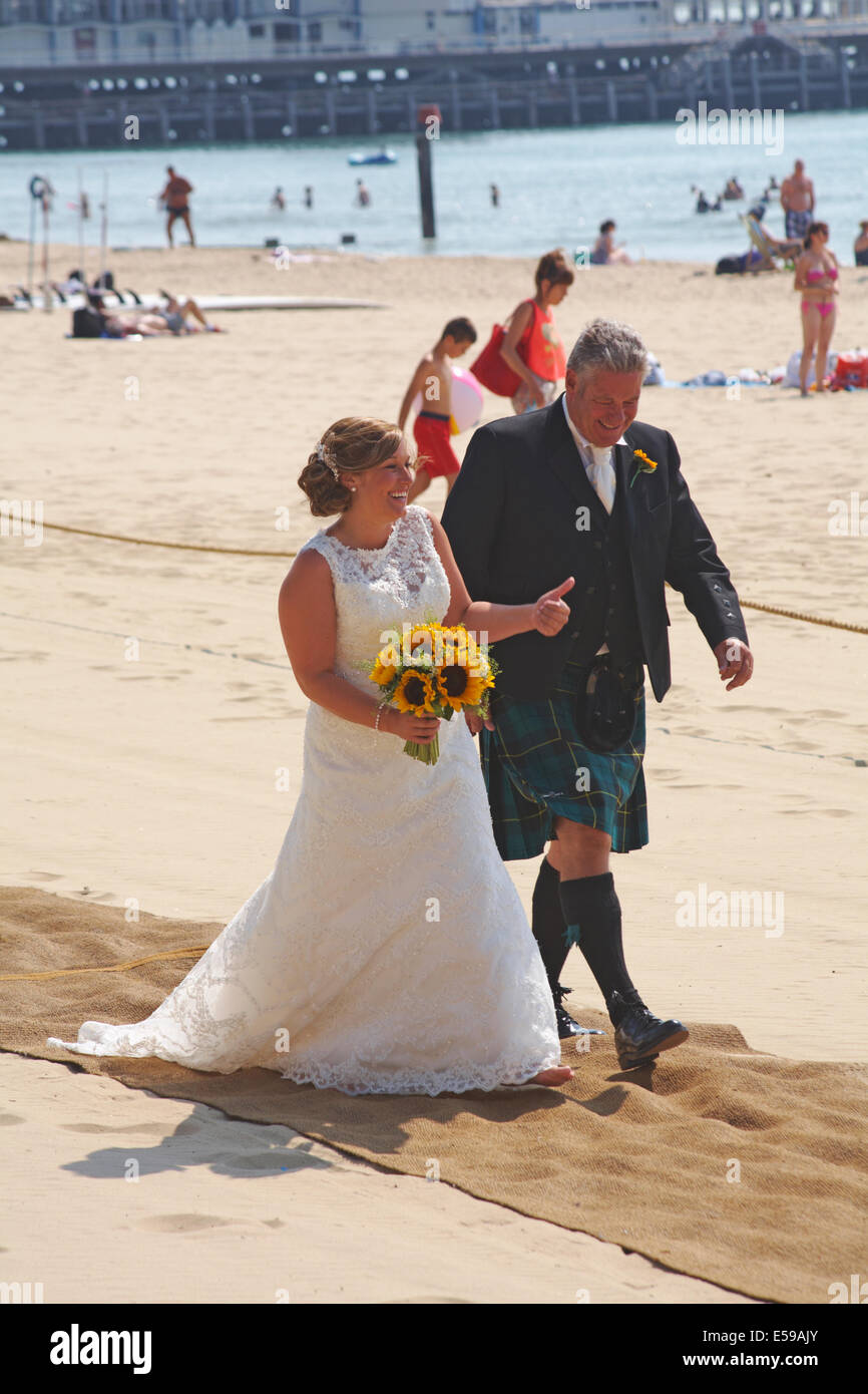 Bride arrives at beach wedding escorted by man wearing kilt at Bournemouth  beach in July Credit: Carolyn Jenkins/Alamy Live News Stock Photo - Alamy, image size:866x1390
