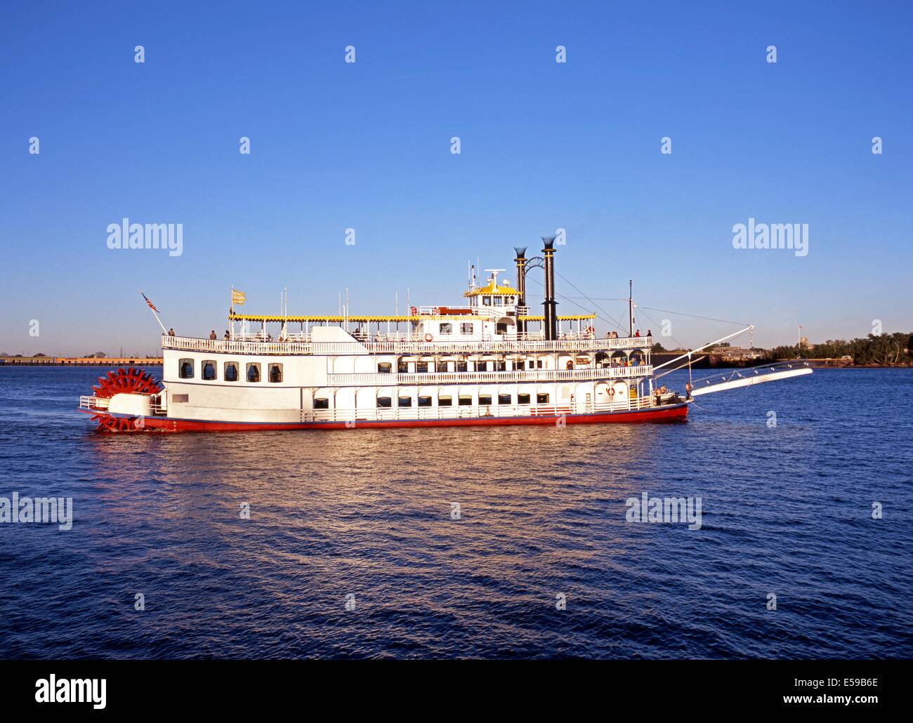 Paddle wheeler aka. Paddle steamer or Stern-Wheeler  'Creole Queen', Mississippi River, New Orleans, Louisiana, USA Stock Photo