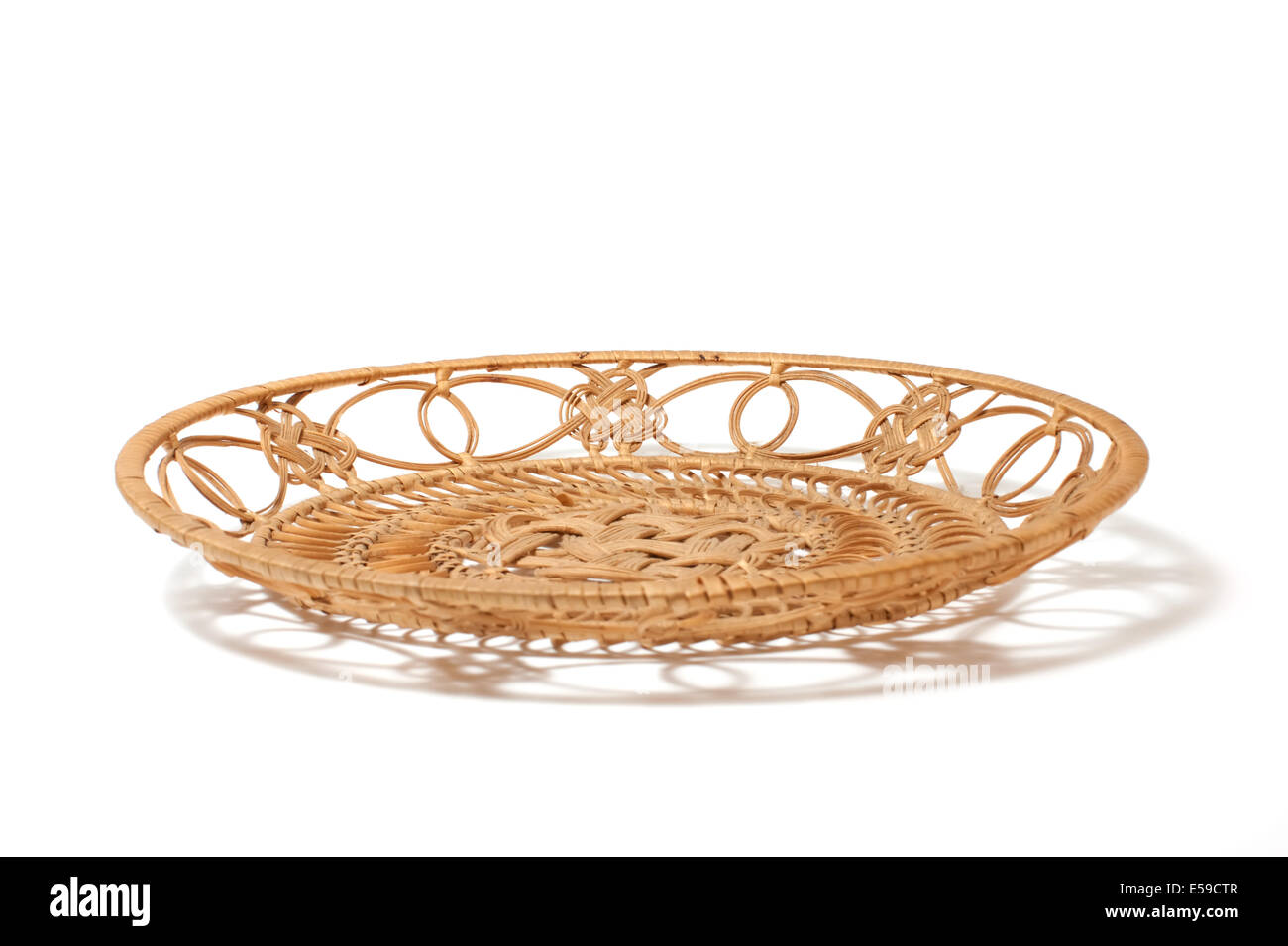 Empty wooden wicker plate basket hi-res stock photography and images - Alamy