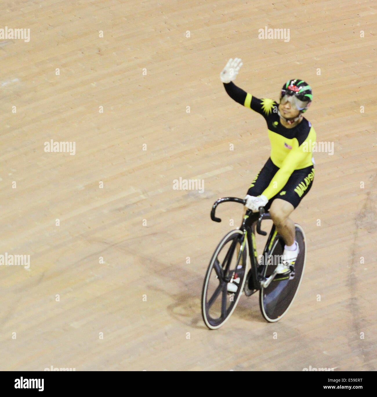 Glasgow, Scotland. 24th July, 2014. Glasgow Commonwealth Games. Men's Sprint First Round. Mohd Awang of Malaysia waves to the home crowd after his win Credit:  Action Plus Sports/Alamy Live News Stock Photo