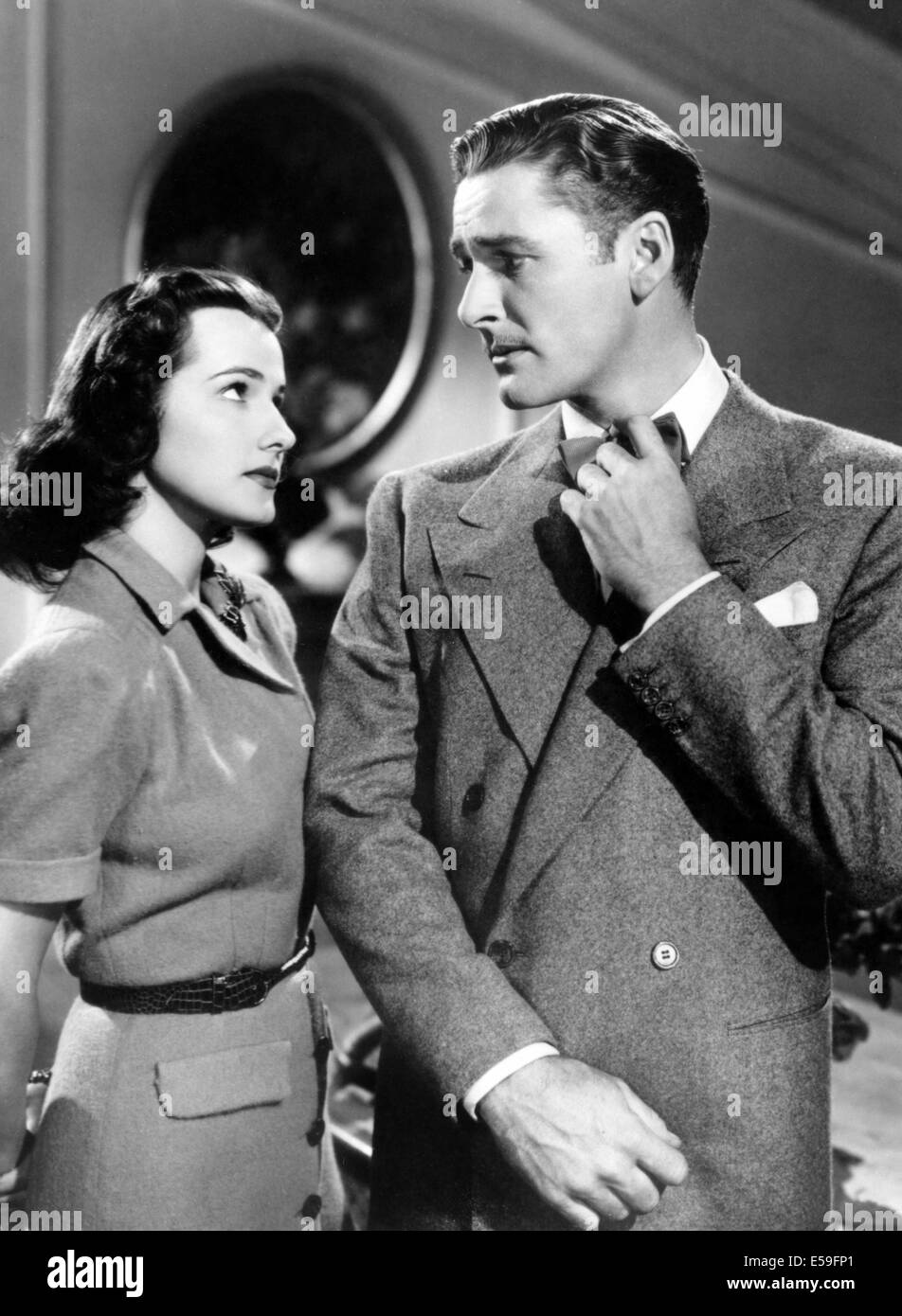 FOOTSTEPS IN THE DARK (1941) BRENDA MARSHALL, ERROL FLYNN, LLOYD BACON ...