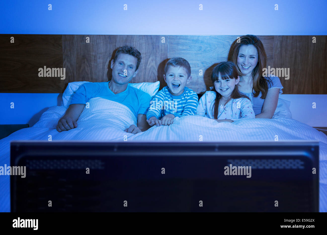 Smart Tv Family High Resolution Stock Photography And Images Alamy Smart Tv Family High Resolution Stock Photography And Images Alamy