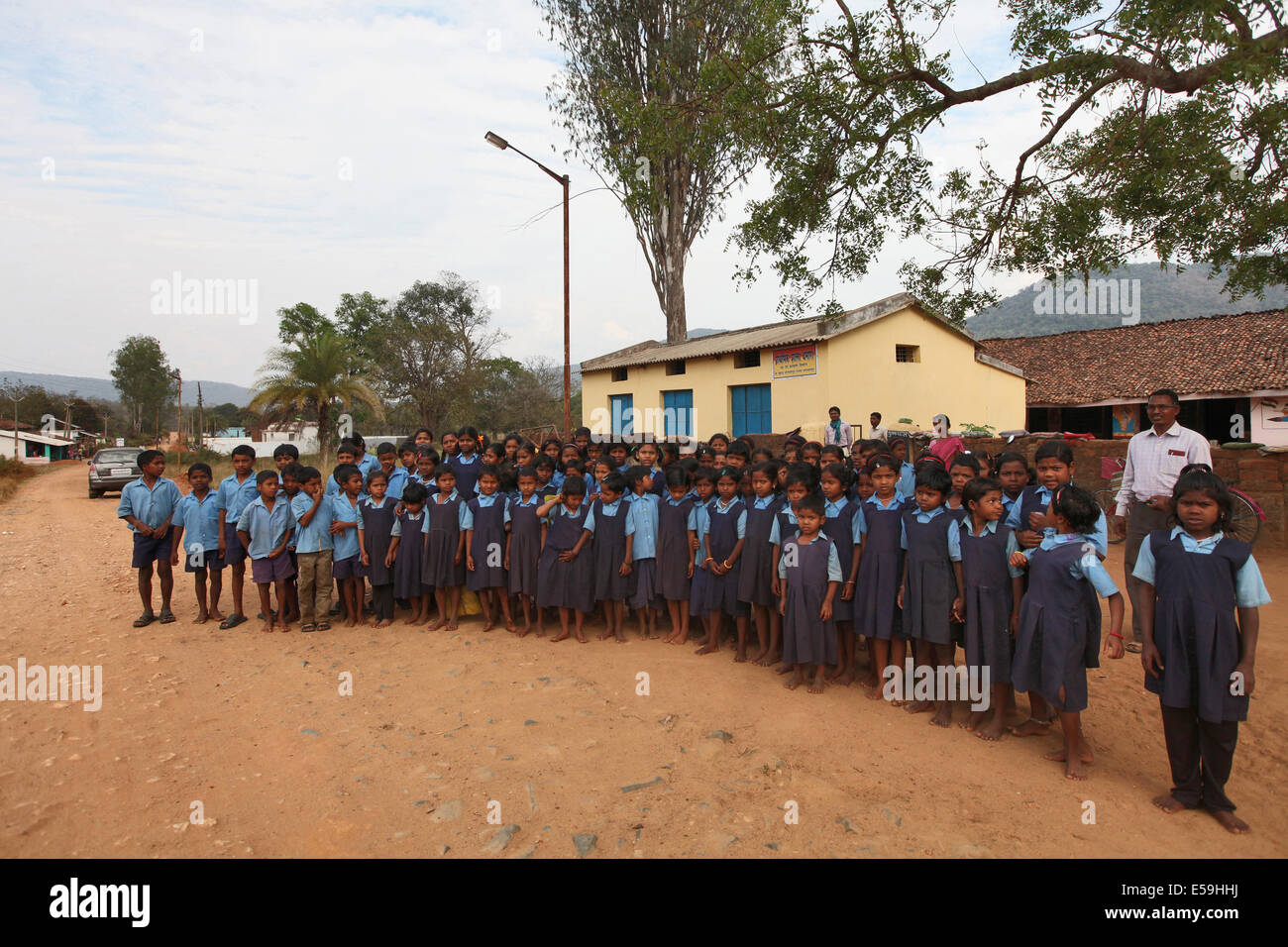School children in front of the school, Dhanura, Narayanpur District, Chaatisgadh, India Stock Photo