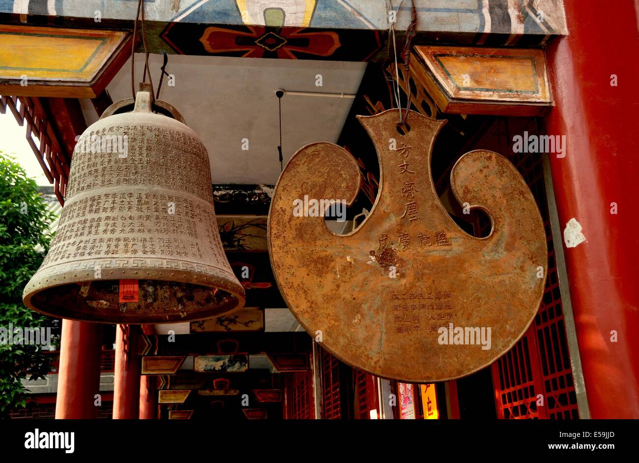 DAN JING SHAN TOWN (SICHUAN), CHINA A traditional temple bell and