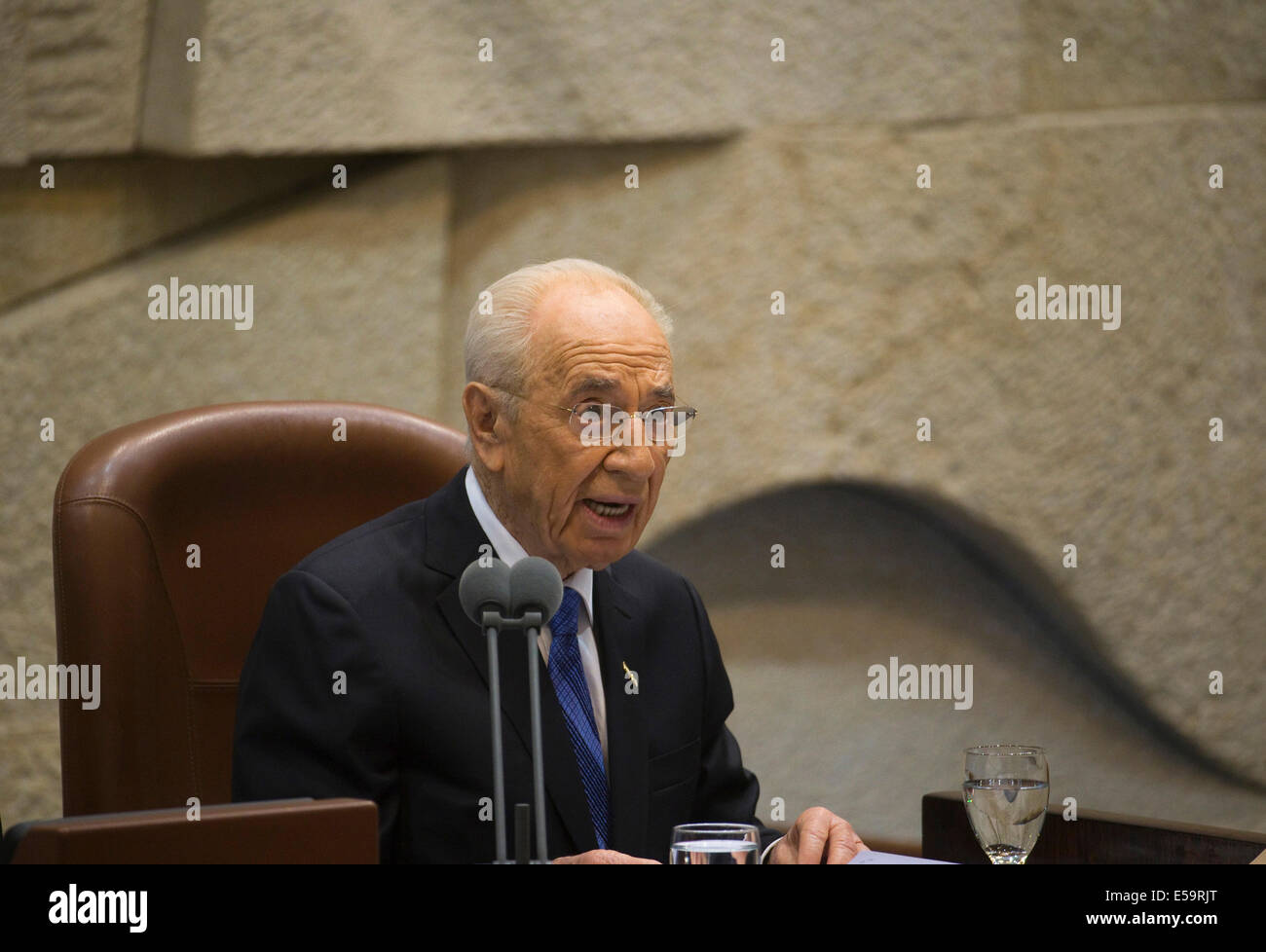 (140724) -- JERUSALEM, July 24, 2014 (Xinhua) -- Outgoing Israeli President Shimon Peres addresses Reuven Rivlin's swearing-in ceremony at the Knesset (Israeli parliament) in Jerusalem, on July 24, 2014. Israeli lawmaker Reuven Rivlin was sworn in as the tenth president of Israel on Thursday evening, stepping in the role filled by Shimon Peres for the past seven years. (Xinhua/POOL/Ronen Zvulun) Stock Photo