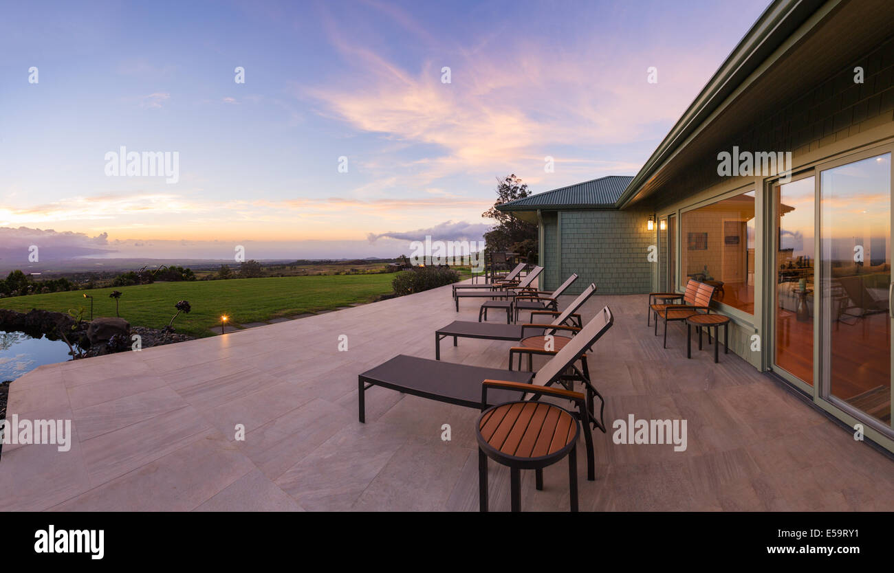 Deck exterior hi-res stock photography and images - Alamy