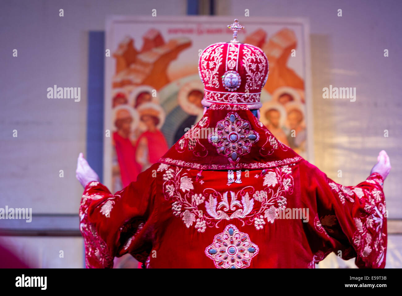 London Easter midnight service celebrated in Russian Orthodox Church