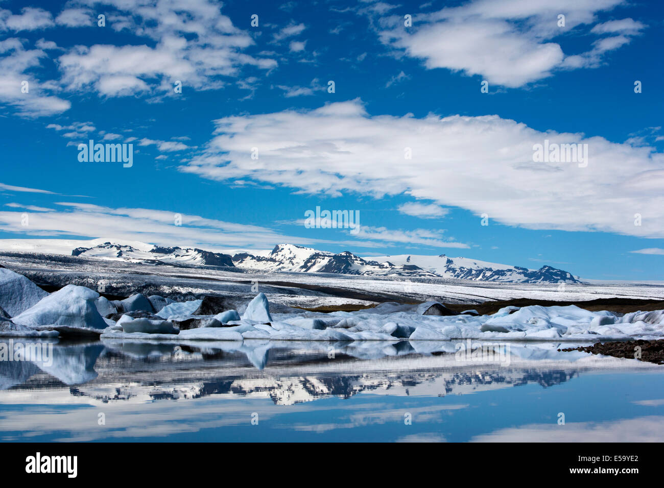Fjallsarlon Glacier Lake - Fjallsjokull Glacier in Vatnajokull National Park - Southern Iceland Stock Photo