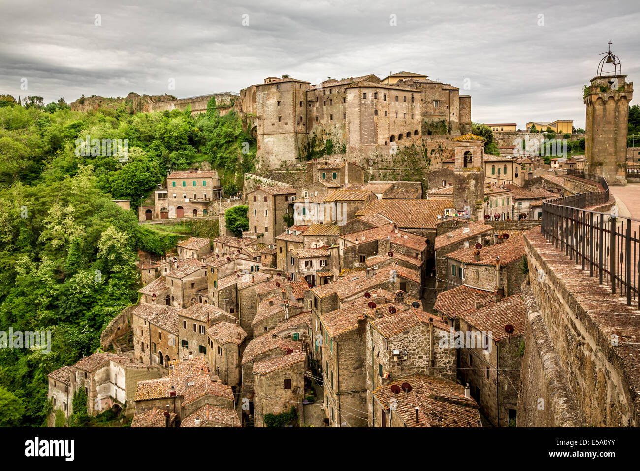 Medieval town sorano old hi-res stock photography and images - Alamy
