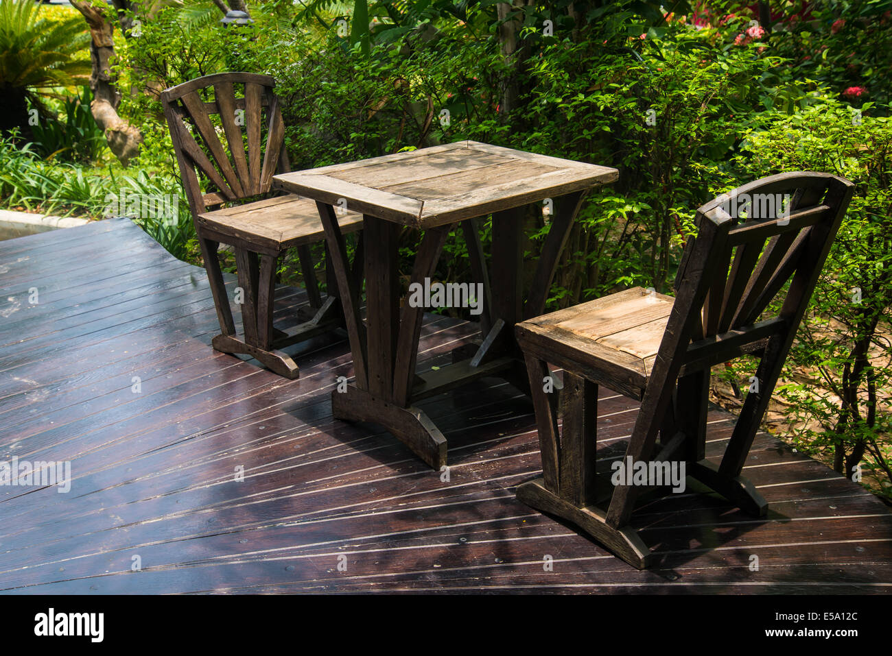 Wooden garden table chairs High Resolution Stock Photography and Images