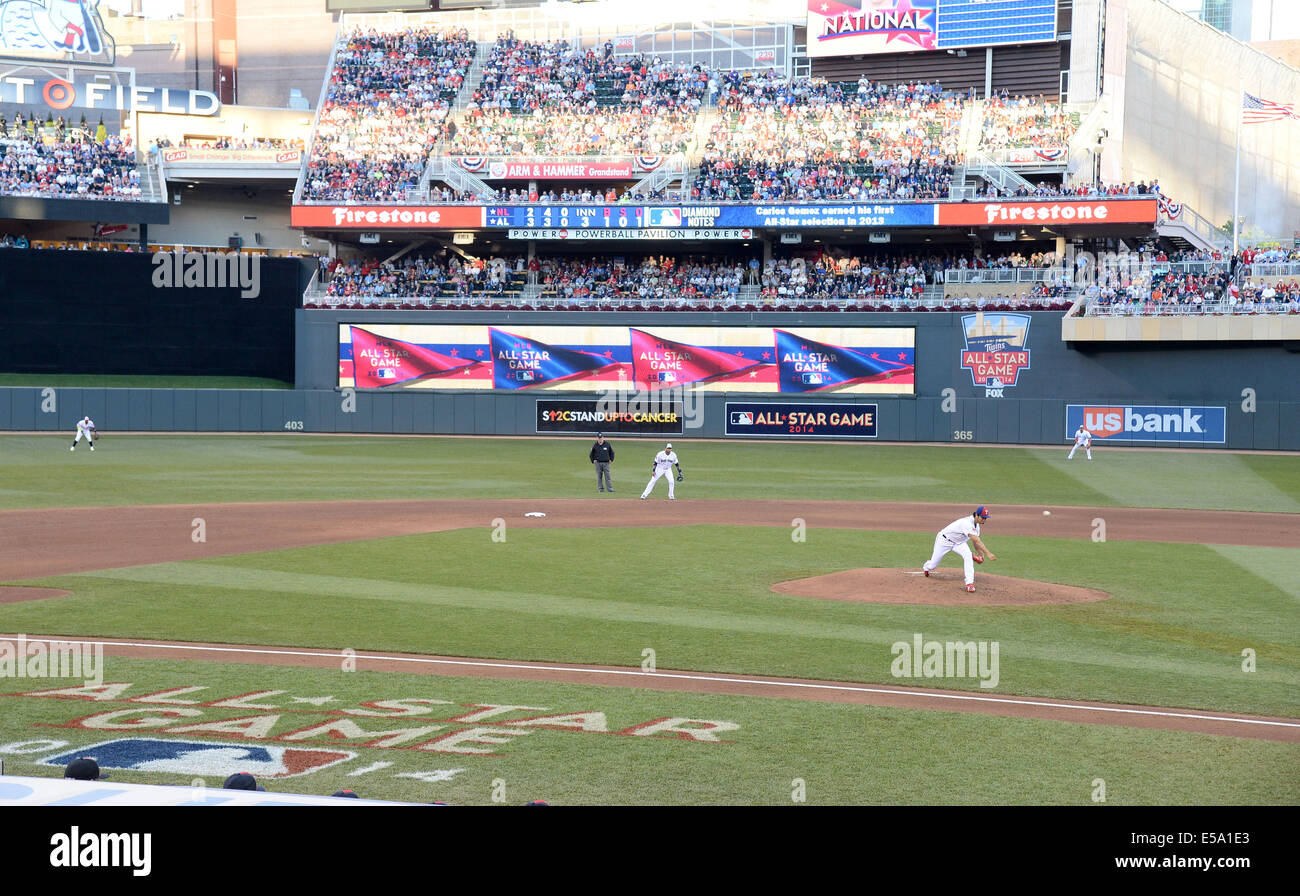 File:120710-N-MZ294-272 a giant American flag before the 2012