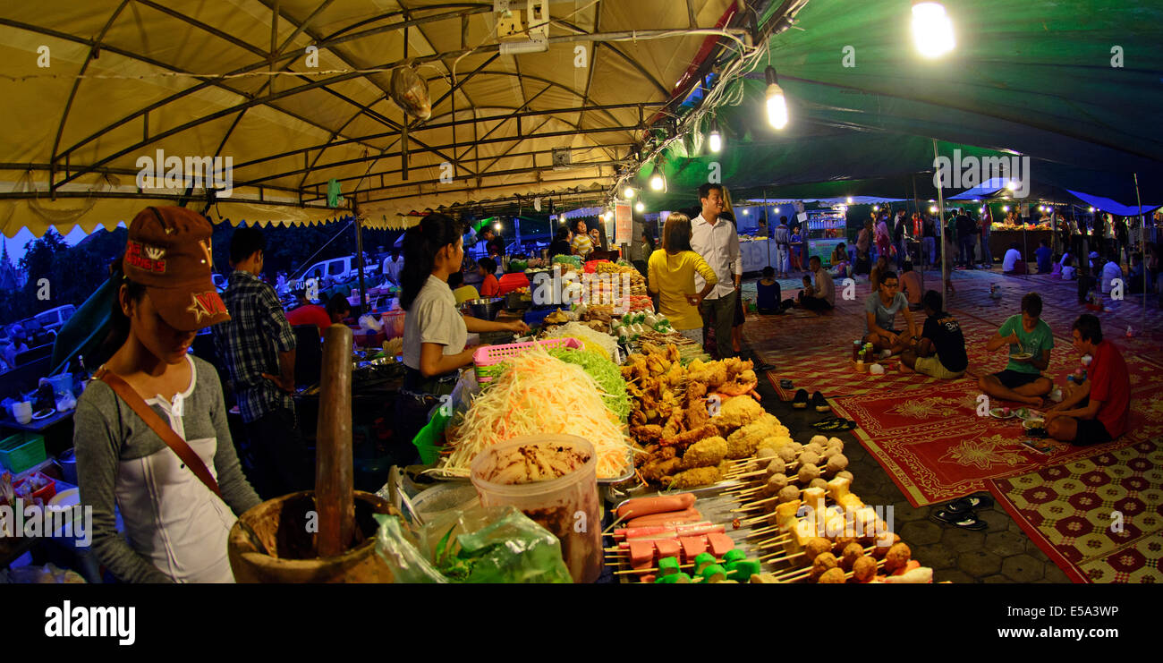 Phnom Penh Night Market, Sisowath Quay, Phnom Penh, Cambodia Stock ...