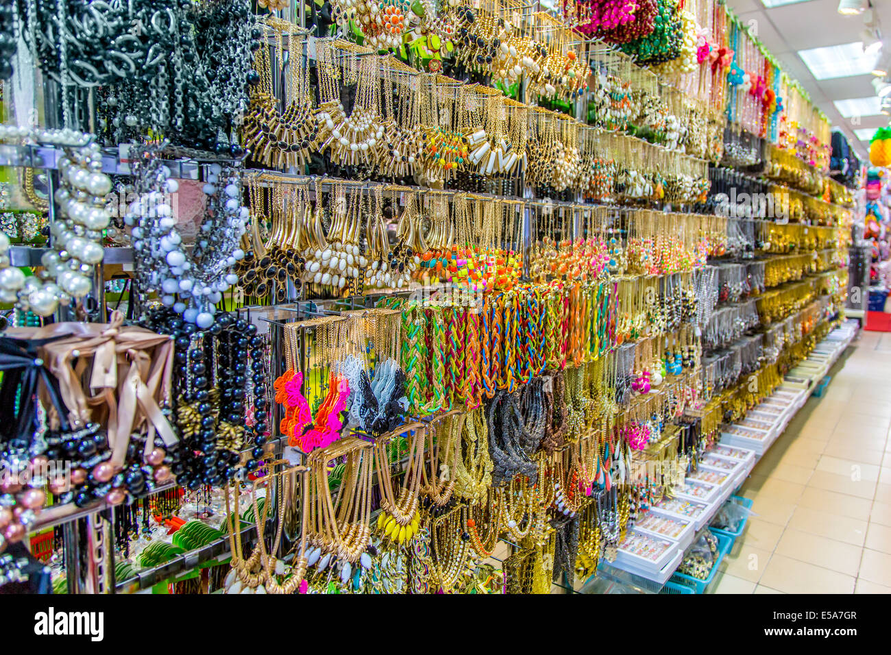 Sale necklace hi-res stock photography and images - Page 5 - Alamy