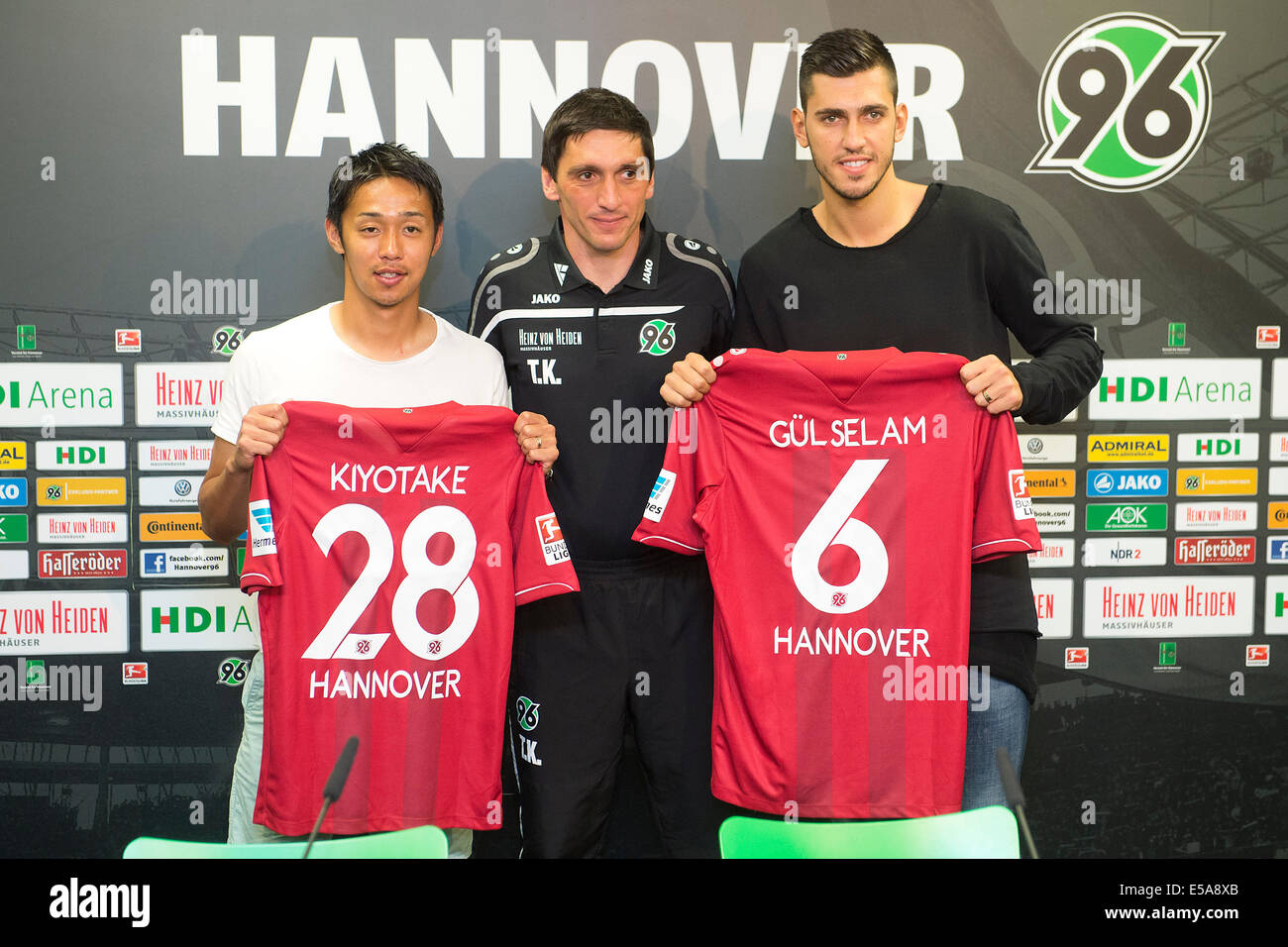 The new player from Hanover 96 Hiroshi Kiyotake (L) and Ceyhun Gulselam (R) as well as head coach Tayfun Korkut stand during a press conference at HDI Arena in Hanover, Germany, 25 July 2014. Photo: NIGEL TREBLIN/dpa Stock Photo
