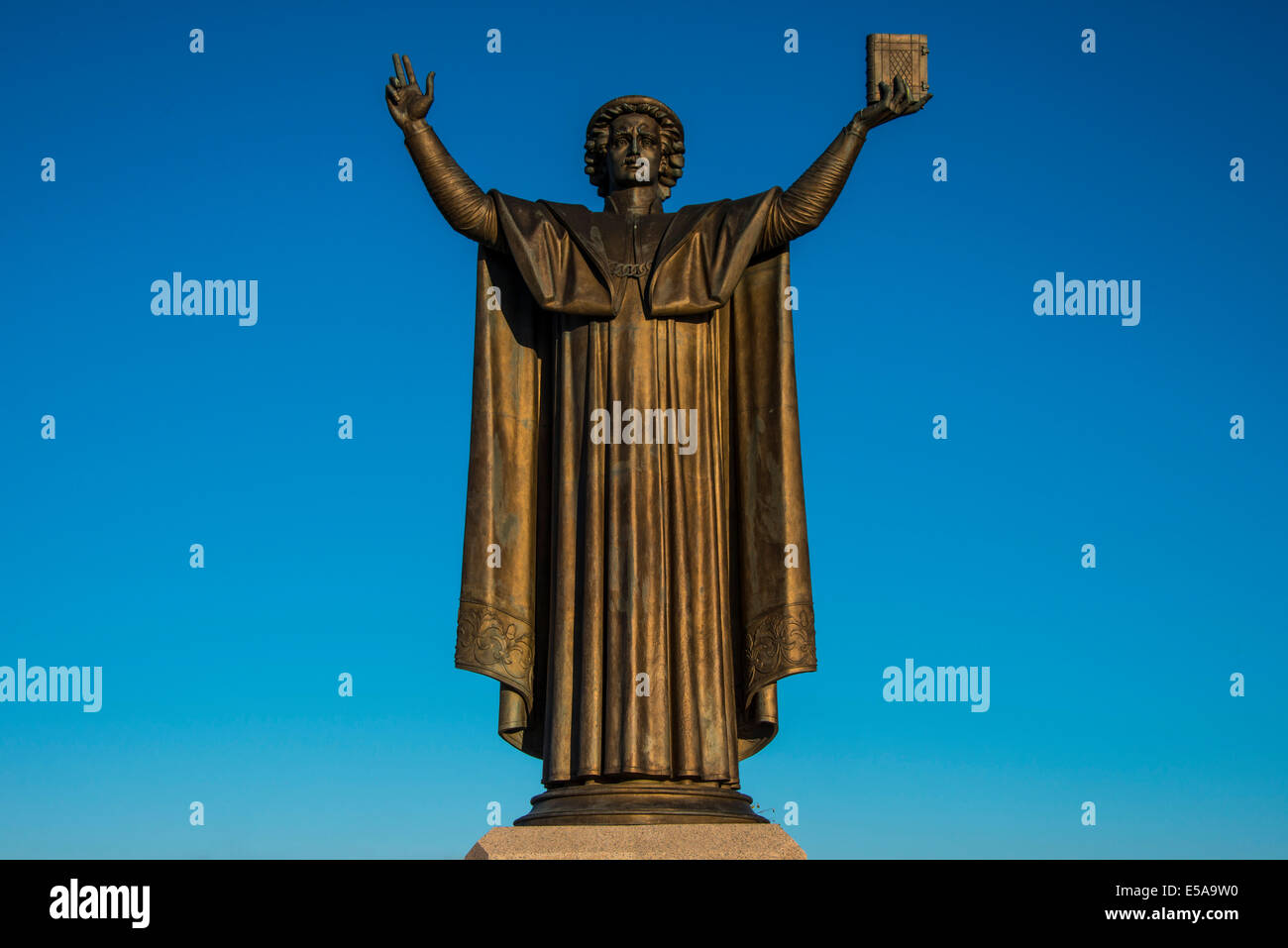 Statue of Francysk Skaryna in front of the National Library of Belarus, Minsk, Belarus Stock Photo