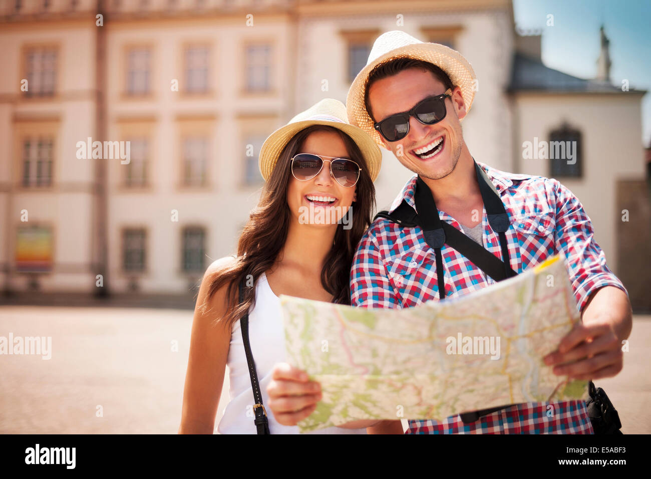 Couple checking tourist map hi-res stock photography and images - Alamy