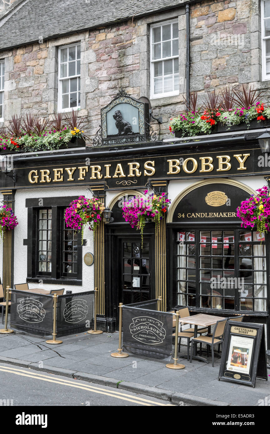 Exterior of Greyfriars Bobby pub, Edinburgh Stock Photo