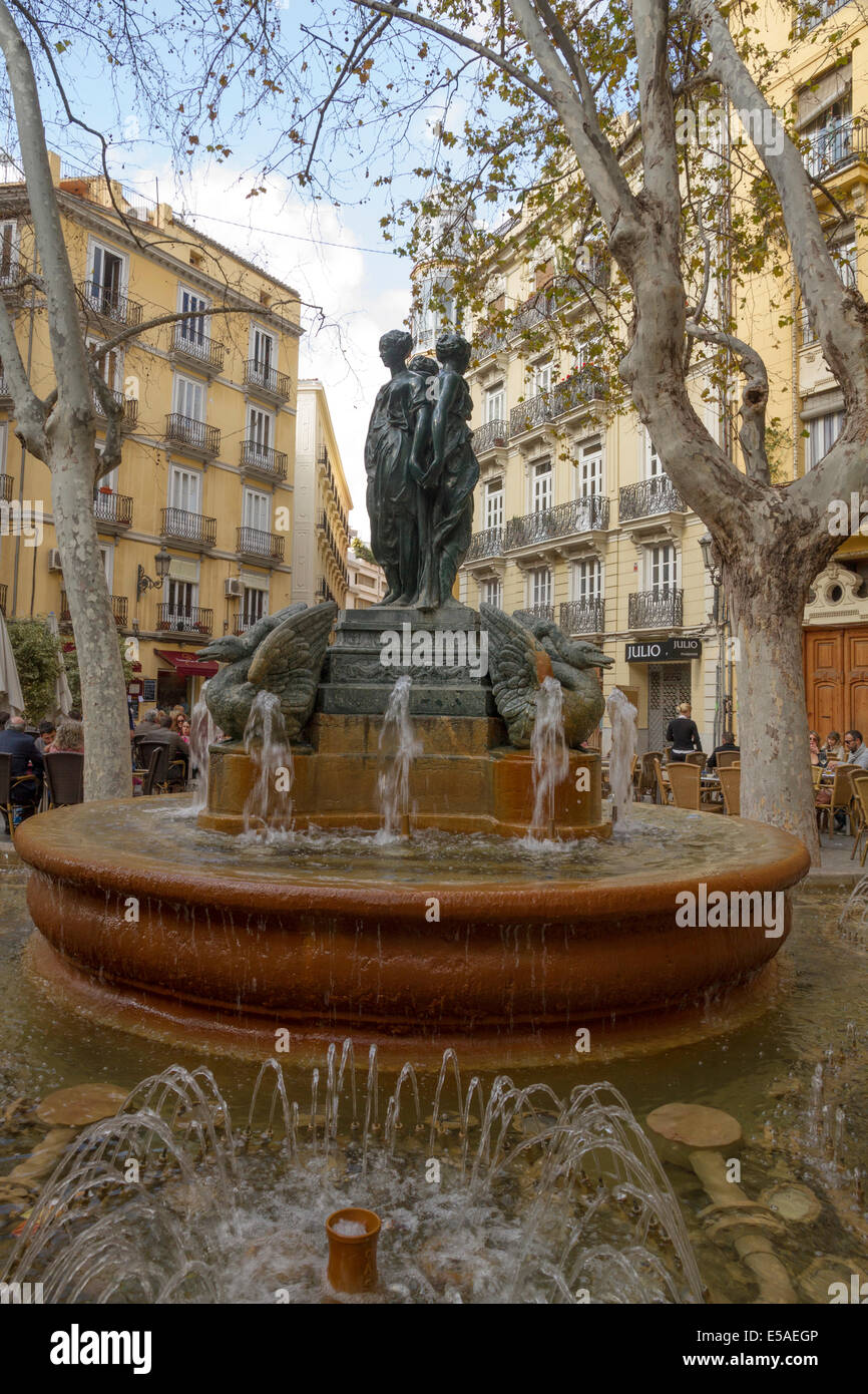 A fountain in a city square in Valenica Spain Stock Photo - Alamy