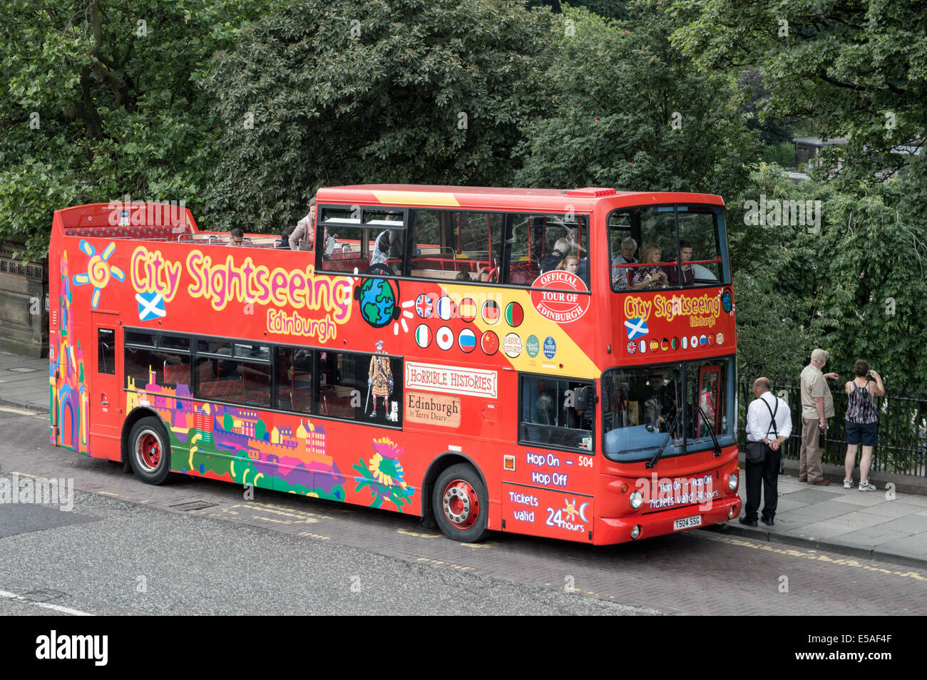 Edinburgh City Sightseeing tour bus on Waverley Bridge Stock Photo