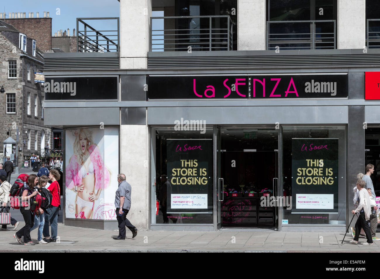 Shop closing down notice in hires stock photography and images Alamy