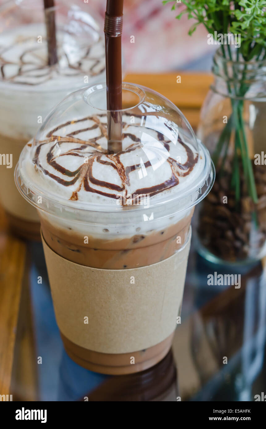 https://c8.alamy.com/comp/E5AHFK/iced-coffee-with-straw-in-plastic-cup-E5AHFK.jpg
