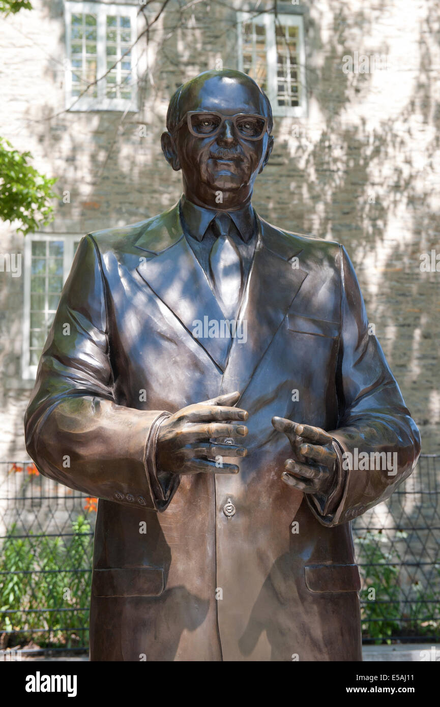 Bronze statue of Jean Drapeau, mayor of Montreal from 1954 to 1957 and 1960 to 1986. The monument is installed in Old Montreal. Stock Photo