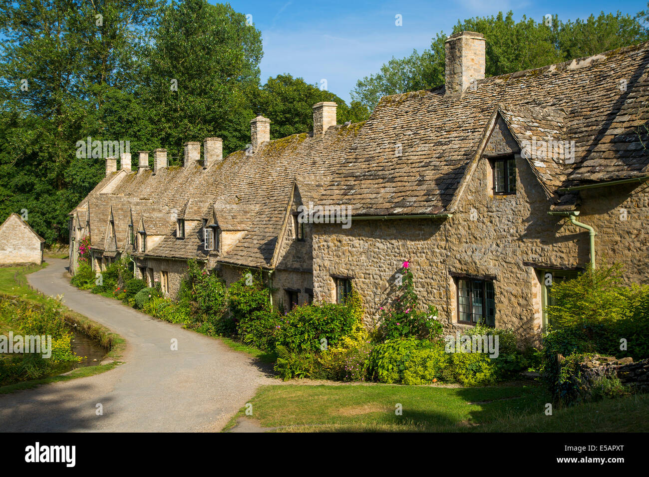 Arlington Row - homes originally built for the local weavers, Bibury, the Cotswolds, Gloucestershire, England Stock Photo