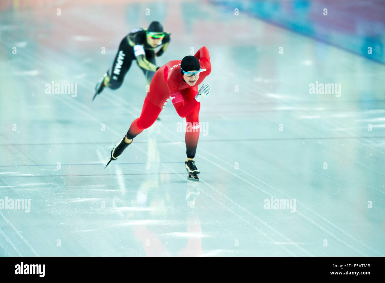 Ida Njaatun (NOR) leads Maki Tsuji (JPN) competing in Women's 1000m