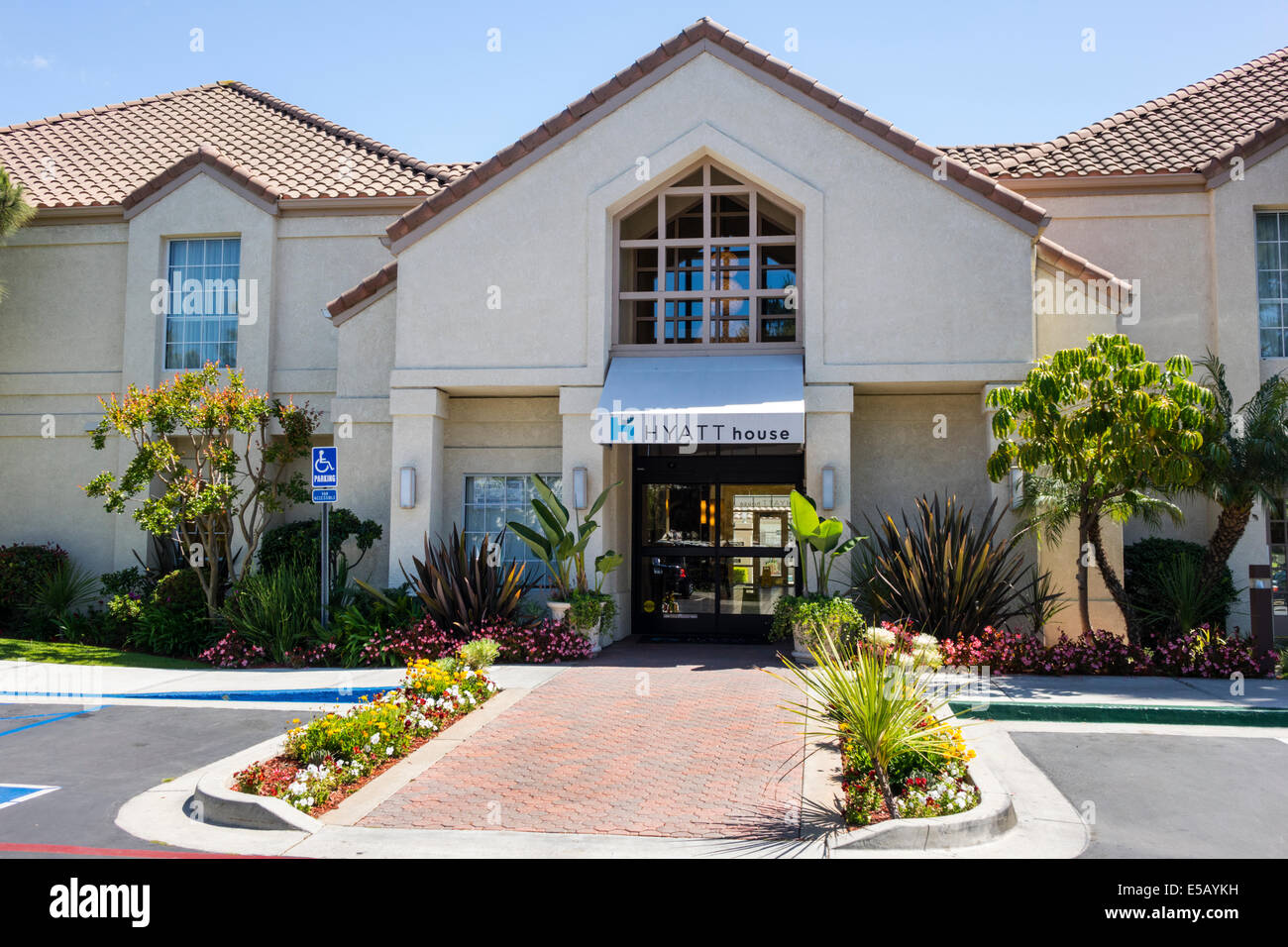 Los Angeles California,Manhattan Beach,Hyatt House,extended stay,hotel,chain,lodging,exterior,sign,signs,logo,entrance,awning,landscaping,disabled par Stock Photo