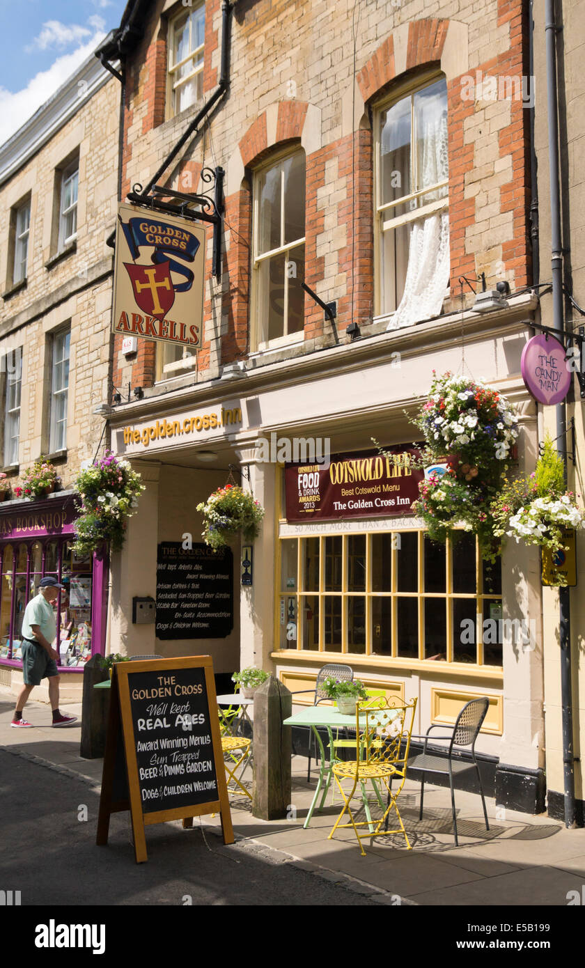 Cirencester, a country town in the Cotswolds Gloucestershire England UK The Golden Cross Inn Stock Photo