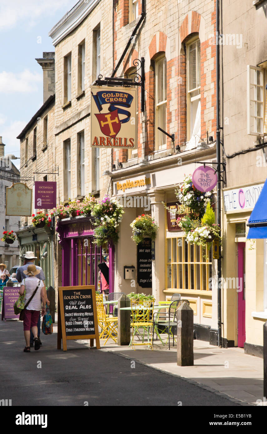 Cirencester, a country town in the Cotswolds Gloucestershire England UK  The Golden Cross Inn Stock Photo