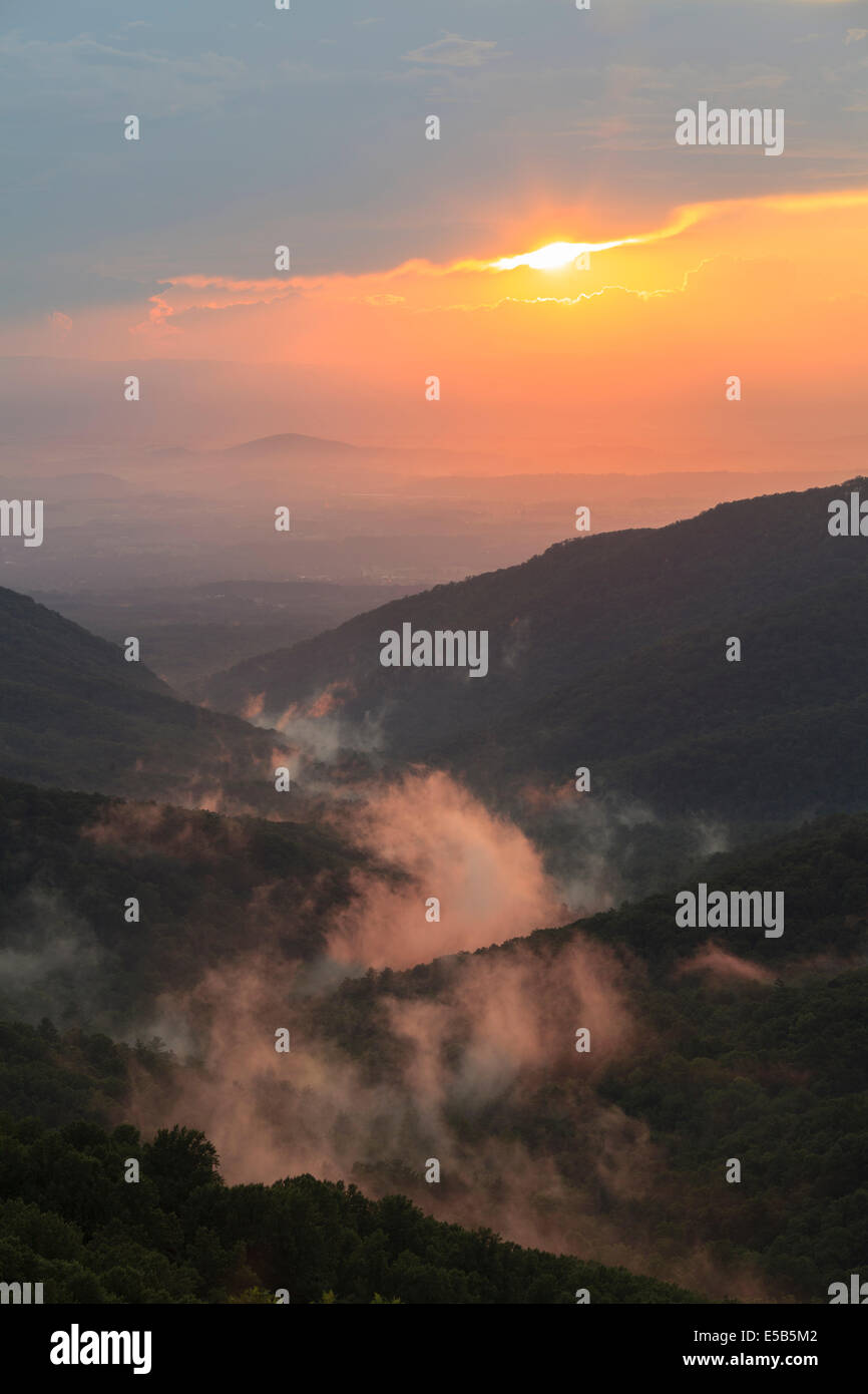 Shenandoah mountain hires stock photography and images Alamy