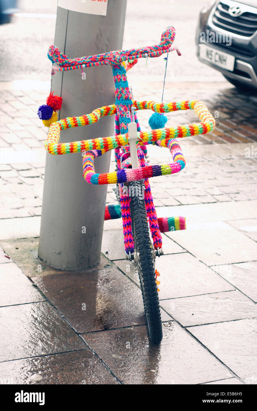 Yarn bombing bike hires stock photography and images Alamy