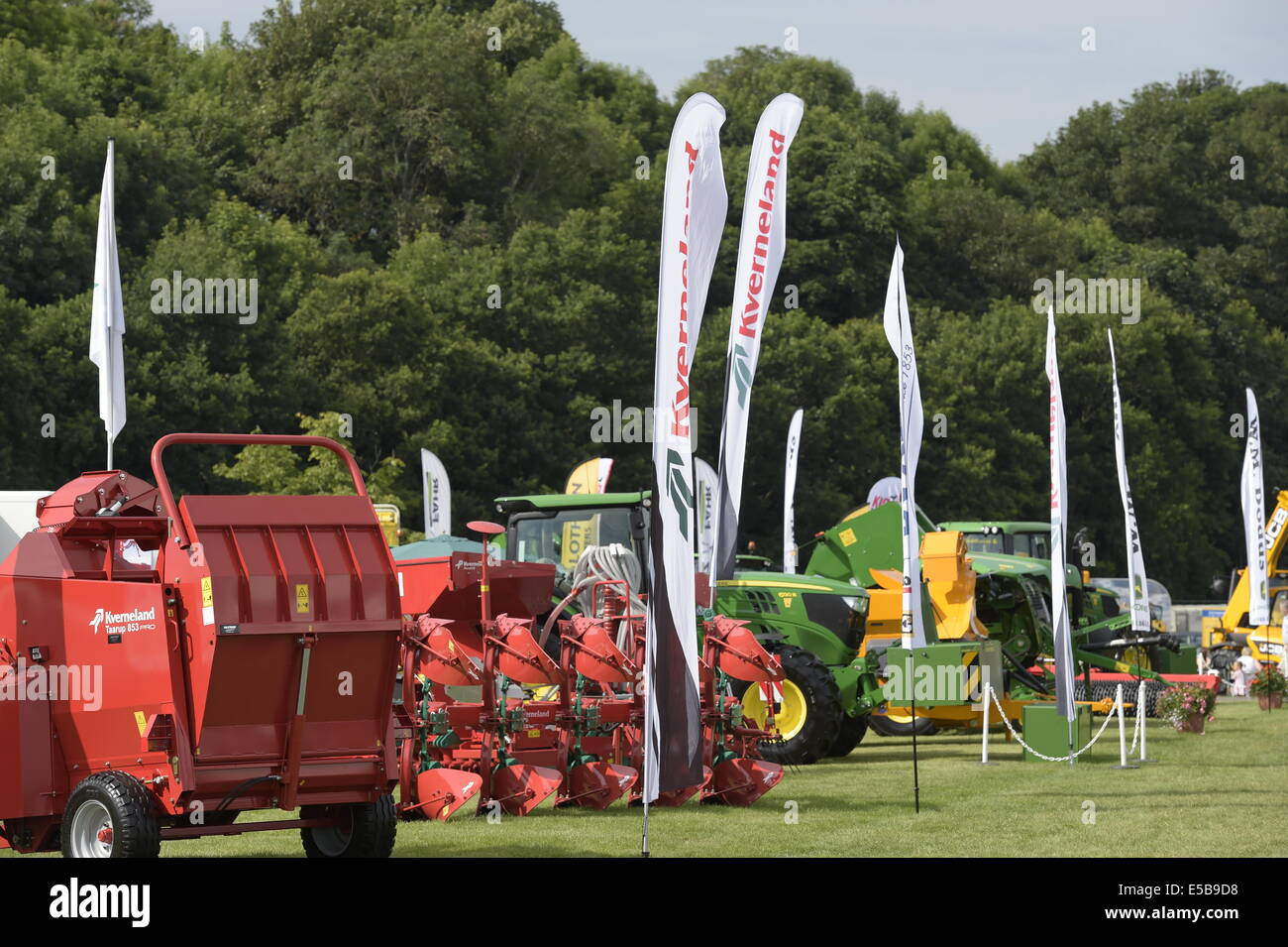 Kelso, UK. 26th July, 2014.  Border Union Agricultural Show 2014 Day two of the Borders premiere farming and countryside show, being held in the Kelso venue of Springwood showground, a strong crowd enjoyed glorious sunshine and many farming and equestrian exhibits   Credit:  Rob Gray/Alamy Live News Stock Photo