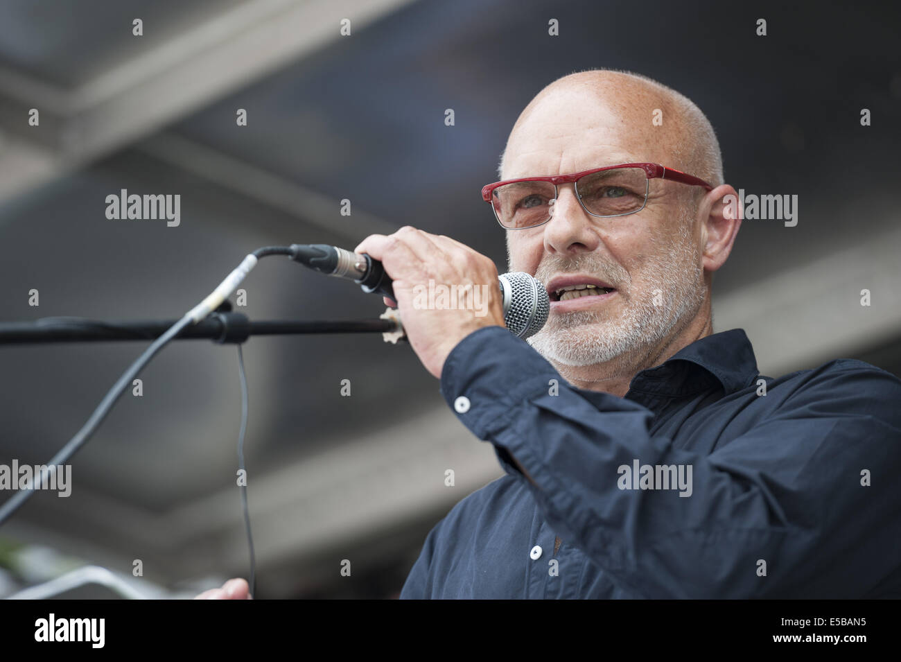 London, London, UK. 26th July, 2014. Parliament Square, London, UK. 26th July 2014. Several celebrity speakers address a huge crowd of protesters gathered in Parliament Square, central London, to show their solidarity against Israeli attacks on Gaza. Pictured: BRIAN ENO ''“ musician © Lee Thomas/ZUMA Wire/Alamy Live News Stock Photo