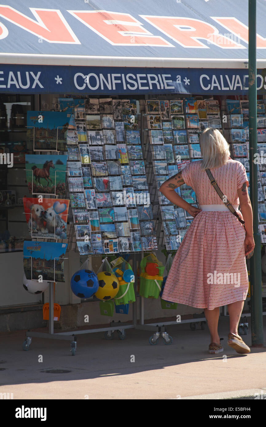 Postcards postcard rack display hires stock photography and images Alamy